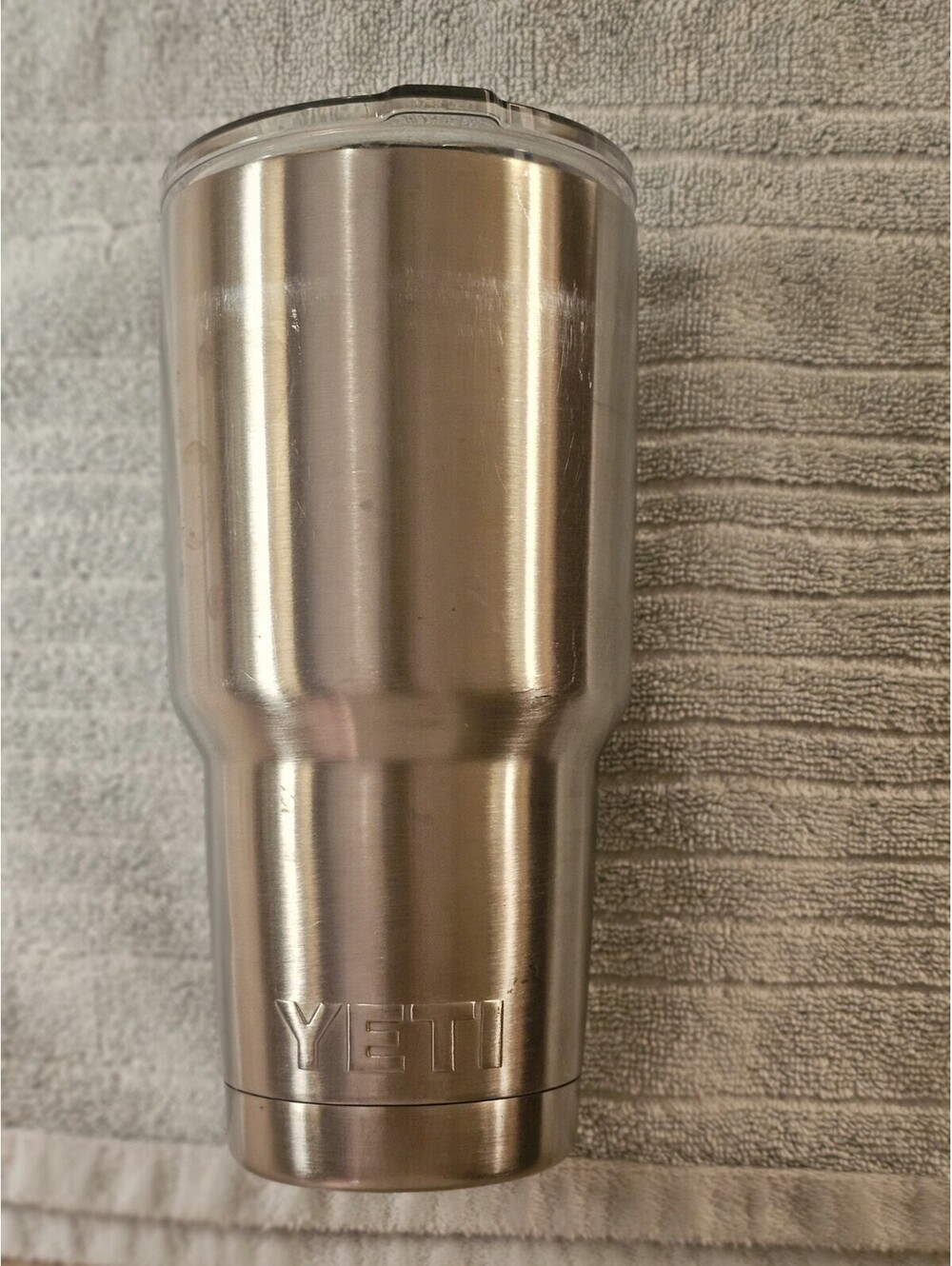 YETI Rambler 30 oz Insulated Tumbler Silver Stainless Steel With Slide Lock Lid